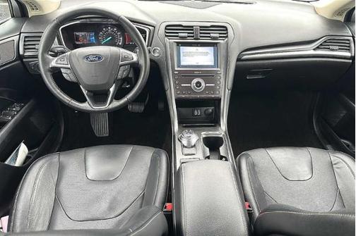 Photo 4 of 29 of 2019 Ford Fusion Titanium