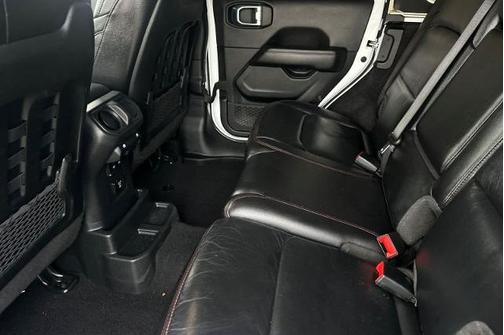 Bright White Clearcoat 2021 Jeep Wrangler Unlimited RUBICON