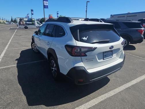 Crystal White Pearl 2024 Subaru Outback PREMIUM