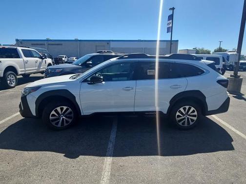 Crystal White Pearl 2024 Subaru Outback PREMIUM