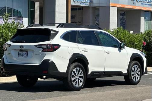 Crystal White Pearl 2024 Subaru Outback PREMIUM