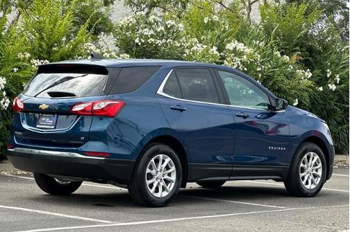 Pacific Blue Metallic 2021 Chevrolet Equinox LT W/2FL
