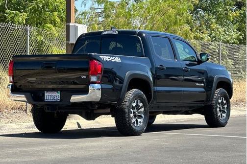 Midnight Black Metallic 2018 Toyota Tacoma TRD OFF ROAD