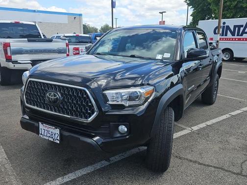 Midnight Black Metallic 2018 Toyota Tacoma TRD OFF ROAD