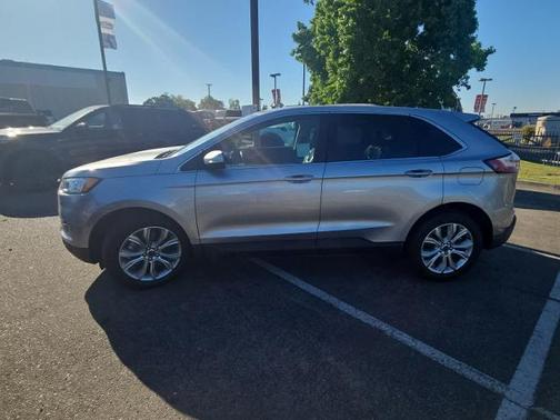 ICONIC SILVER 2022 Ford Edge TITANIUM