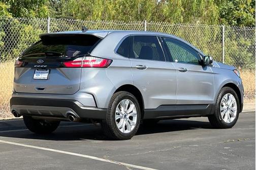 ICONIC SILVER 2022 Ford Edge TITANIUM
