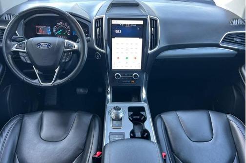 ICONIC SILVER 2022 Ford Edge TITANIUM