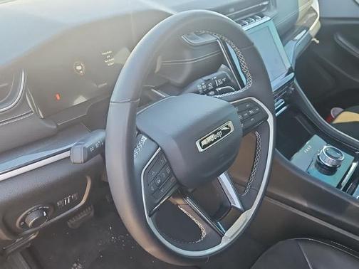 Diamond Black Crystal Pearlcoat 2023 Jeep Grand Cherokee LAREDO