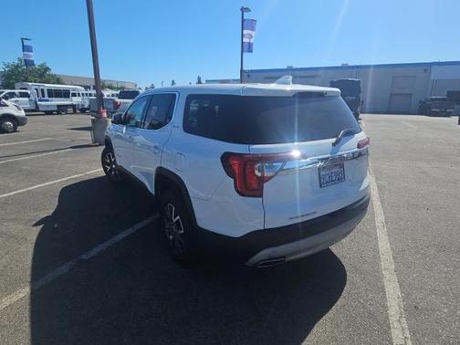 Summit White 2022 GMC Acadia SLE