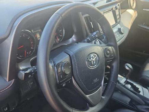 2017 Toyota RAV4 SE