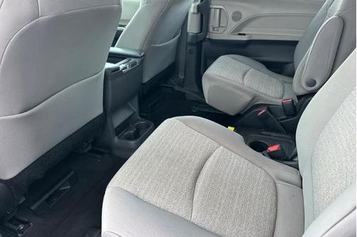 2024 Toyota Sienna LE 8 PASSENGER