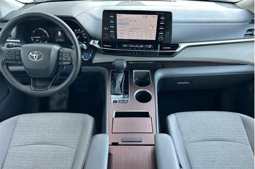 2024 Toyota Sienna LE 8 PASSENGER