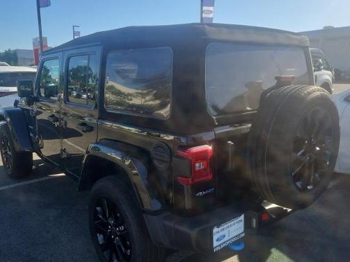 Black Clearcoat 2024 Jeep Wrangler SAHARA