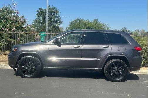 2018 Jeep Grand Cherokee LAREDO