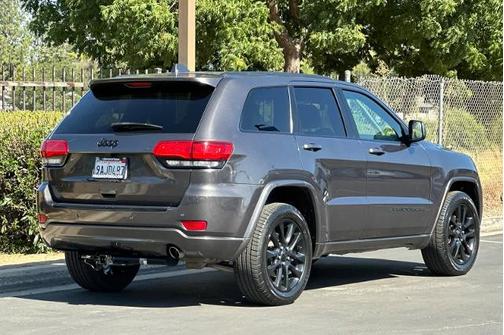 2018 Jeep Grand Cherokee LAREDO