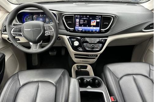 2024 Chrysler Pacifica SELECT