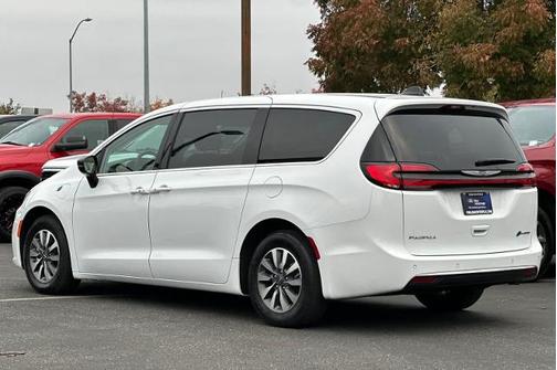 2024 Chrysler Pacifica SELECT