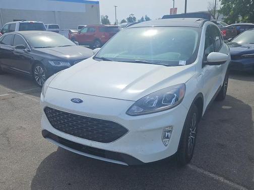 STAR WHITE METALLIC TRI-COA 2022 Ford Escape SEL