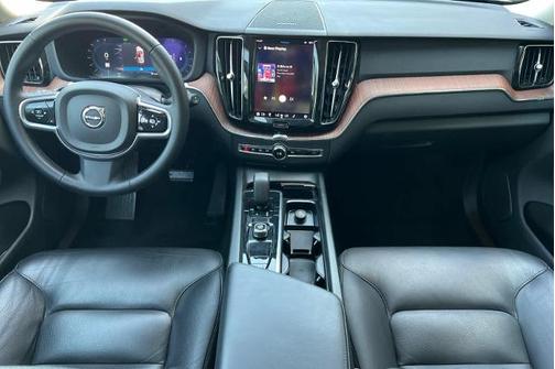 2023 Volvo XC60 B5 PLUS DARK THEME