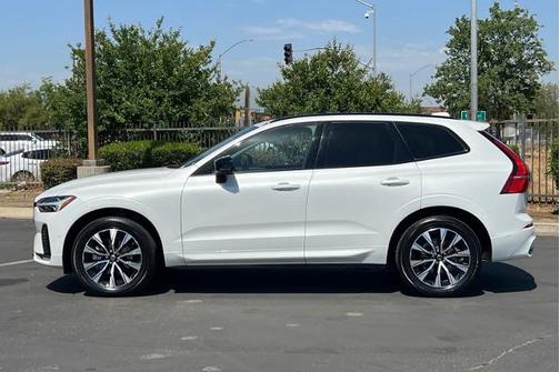 2023 Volvo XC60 B5 PLUS DARK THEME