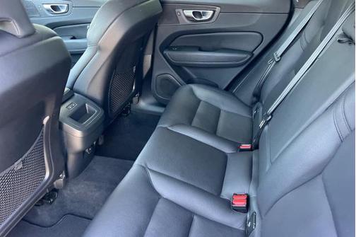 2023 Volvo XC60 B5 PLUS DARK THEME