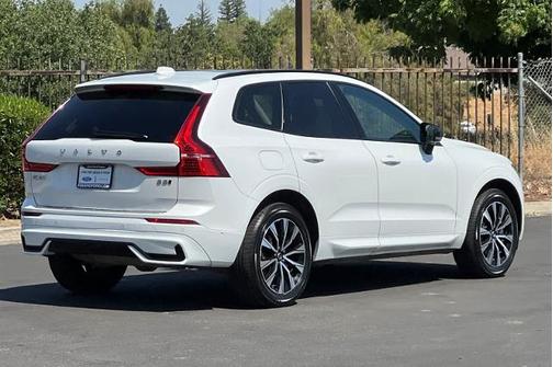 2023 Volvo XC60 B5 PLUS DARK THEME