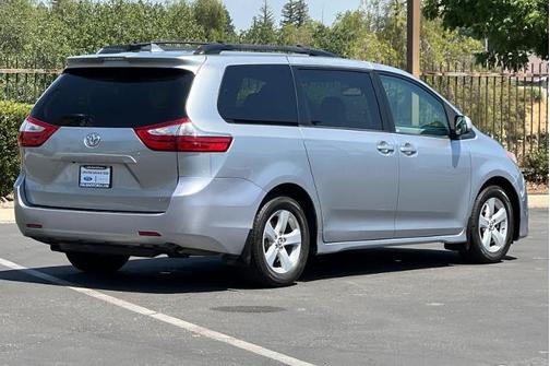 2018 Toyota Sienna LE 8 PASSENGER