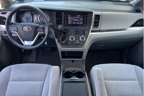 2018 Toyota Sienna LE 8 PASSENGER