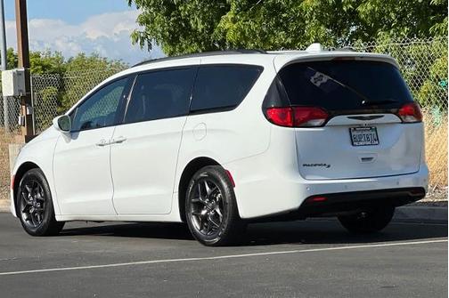 Bright White Clearcoat 2020 Chrysler Pacifica TOURING L PLUS