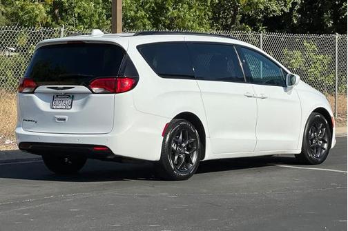 Bright White Clearcoat 2020 Chrysler Pacifica TOURING L PLUS