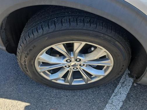 ICONIC SILVER METALLIC 2021 Ford Explorer LIMITED