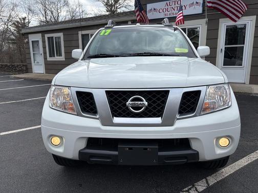 Bright White 2017 Nissan Frontier PRO-4X