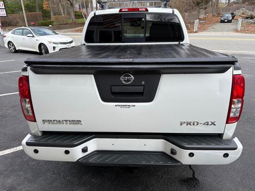 Bright White 2017 Nissan Frontier PRO-4X