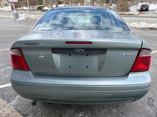 2005 Ford Focus ZX4 SE