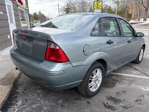 2005 Ford Focus ZX4 SE