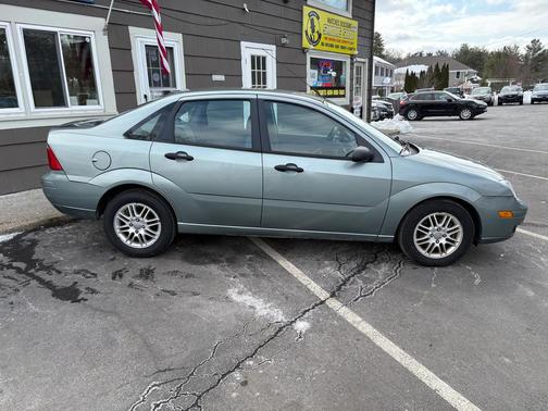 2005 Ford Focus ZX4 SE