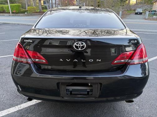 Black 2009 Toyota Avalon Limited