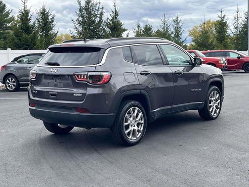 2022 Jeep Compass Latitude Lux