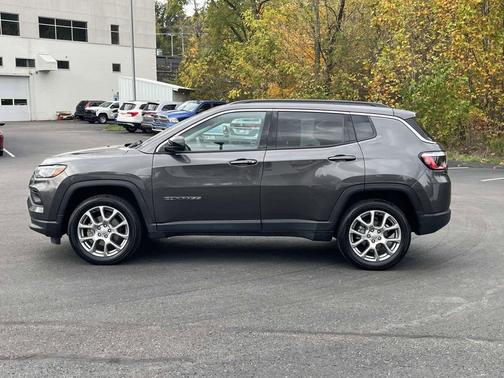2022 Jeep Compass Latitude Lux