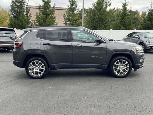 2022 Jeep Compass Latitude Lux