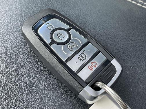 Star White Metallic Tri-Coat 2020 Ford Edge ST