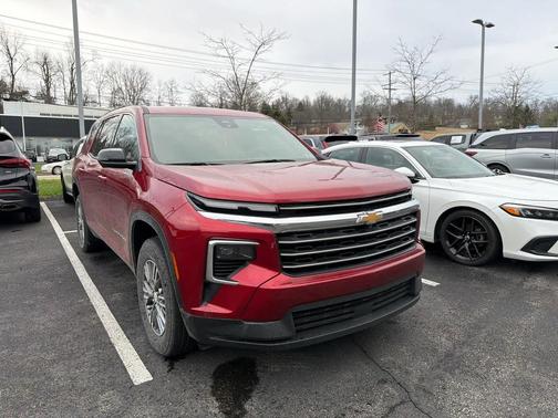Radiant Red Tintcoat 2025 Chevrolet Traverse LT