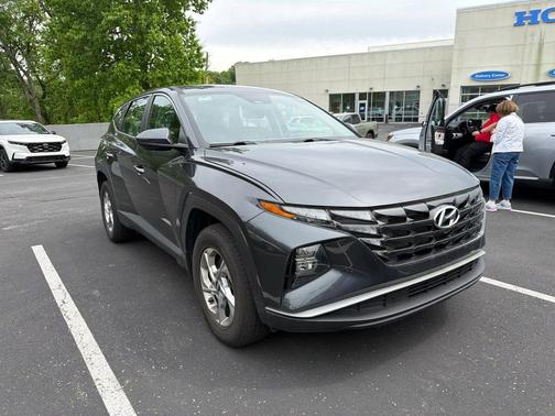 Dark Gray Metallic 2024 Hyundai TUCSON SE