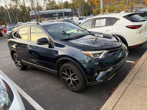 2017 Toyota RAV4 SE