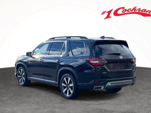 2023 Honda Pilot Touring 8-Passenger