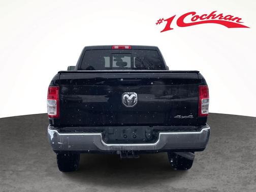 2022 RAM 2500 Tradesman Crew Cab 4x4 6'4' Box