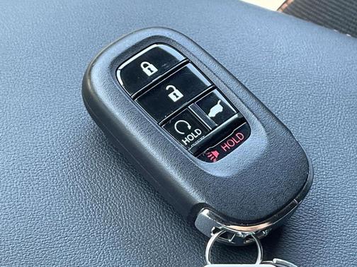 Platinum White Pearl 2023 Honda HR-V AWD Sport