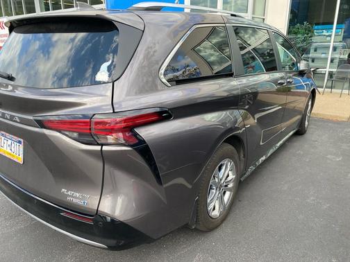 2023 Toyota Sienna Platinum 7 Passenger