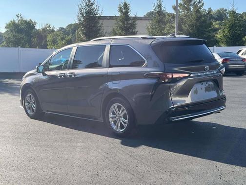 2023 Toyota Sienna Platinum 7 Passenger