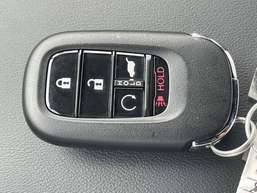 Platinum White Pearl 2026 Honda HR-V AWD Sport